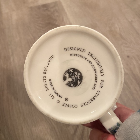 Vintage Starbucks Pike Place Market Christmas Mug - Picture 3 of 4